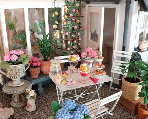 Dolls House Garden & Garage