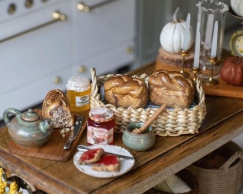 Dolls House Accessories