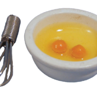 Melody Jane Miniatur-Küchenzubehör – Gebrochene Eier In Schale & Schneebesen, Maßstab 1:12