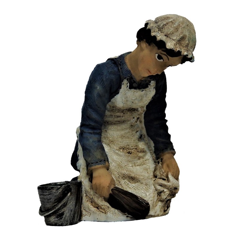 Dolls House Victorian Maid Scrubbing Floor 1:12 People Resin Figure
