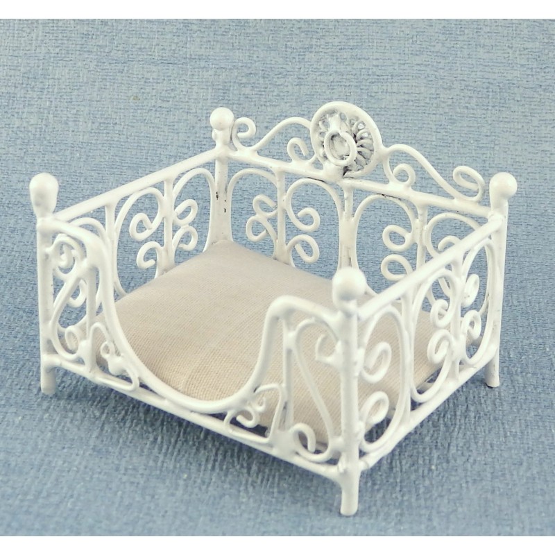 Dolls House Prince or Princess Dog Cat Bed Basket White Miniature Pet Accessory 