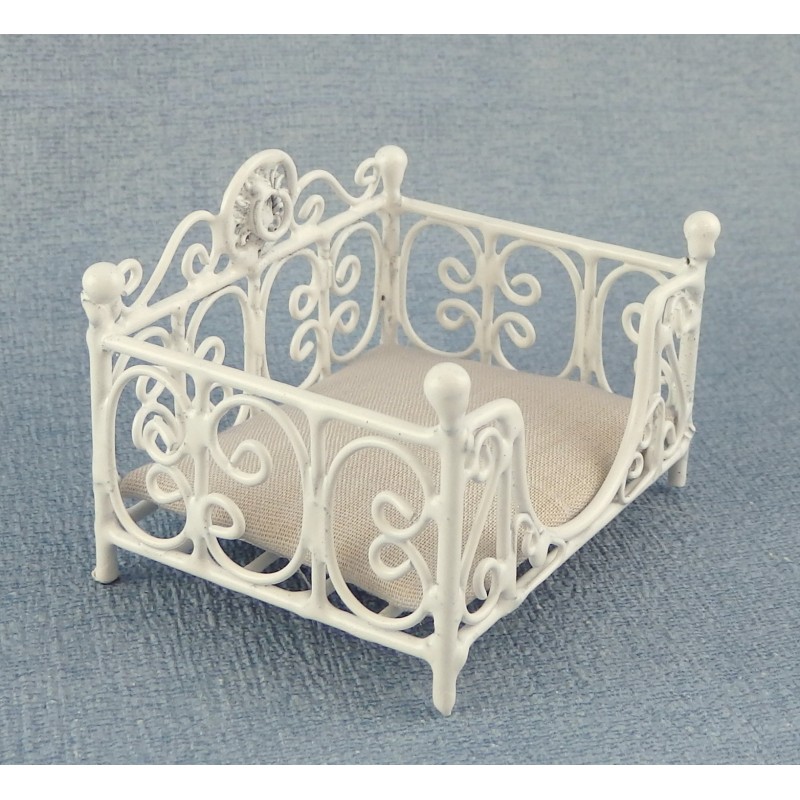 Dolls House Prince or Princess Dog Cat Bed Basket White Miniature Pet Accessory 