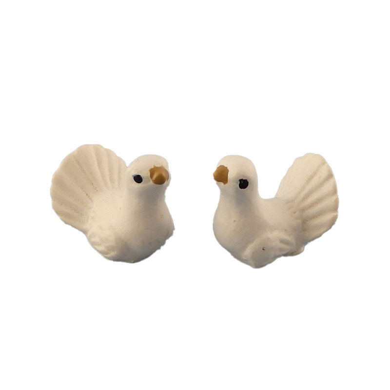 Dolls House Pair of White Turtle Doves Miniature Birds Pet Garden Accessory 